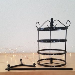Rotating jewelry holder